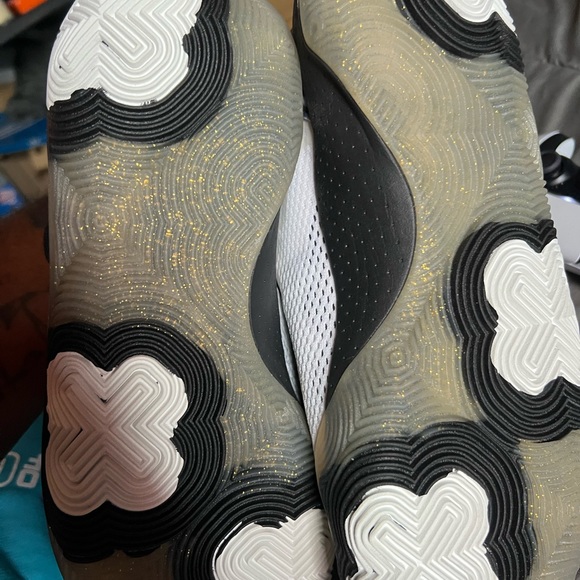 Under armor sneakers - Picture 2 of 4